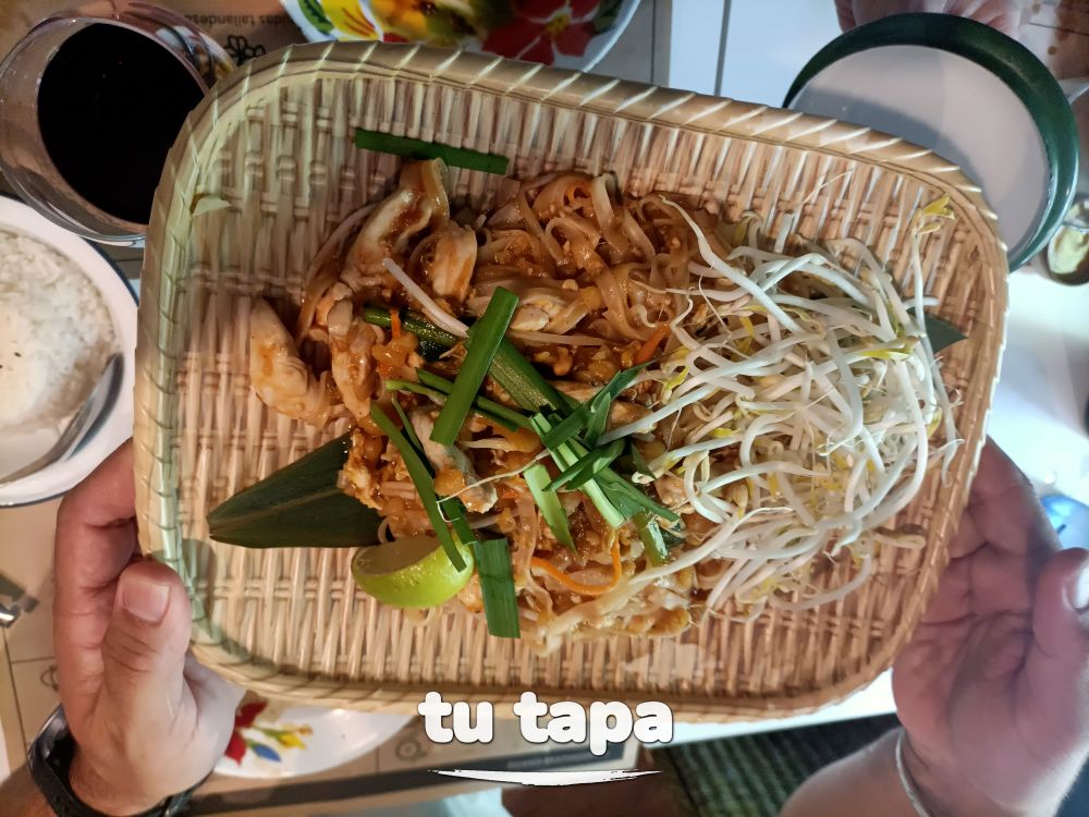 Pad Thai con pollo en Kai Thai