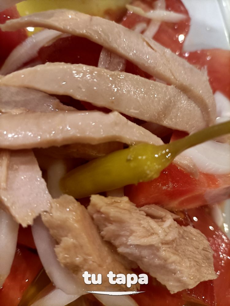 Ensalada con ventresca en Bar La Caña de Gonzalo
