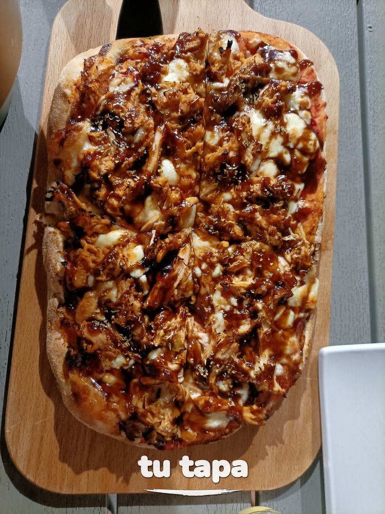 Pizza pollo BBQ en Lola Gastrobar