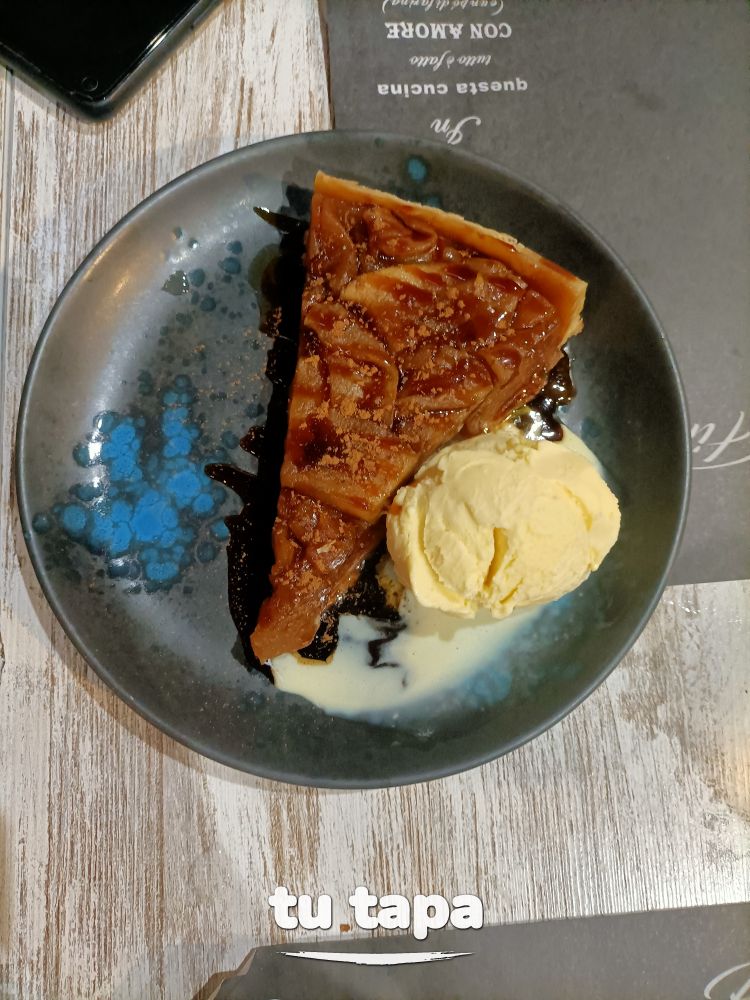 Tarta de manzana con helado en Il Duomo di Firenze