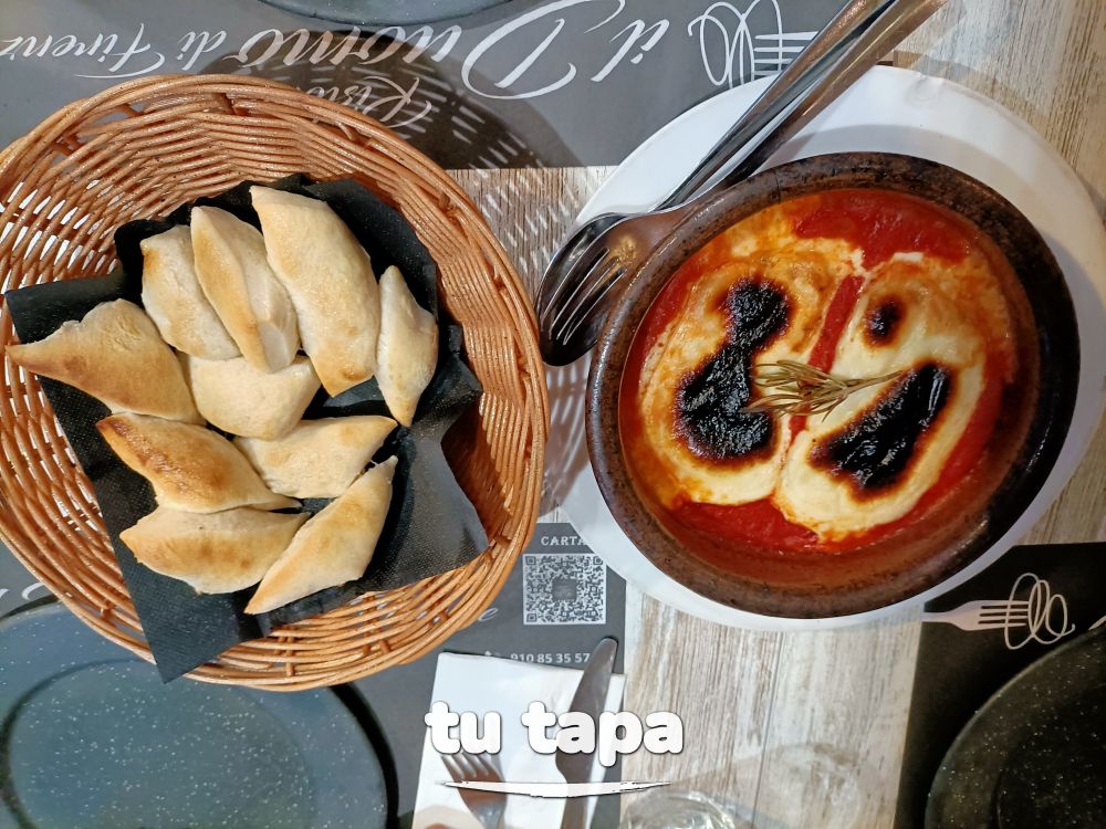 Scamorza Affumicata alla Pizzaiola con pan de ajo en Il Duomo di Firenze