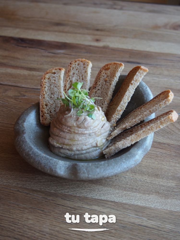 Paté de conejo casero con licor de hierbas ibicencas en Sa Brisa Madrid