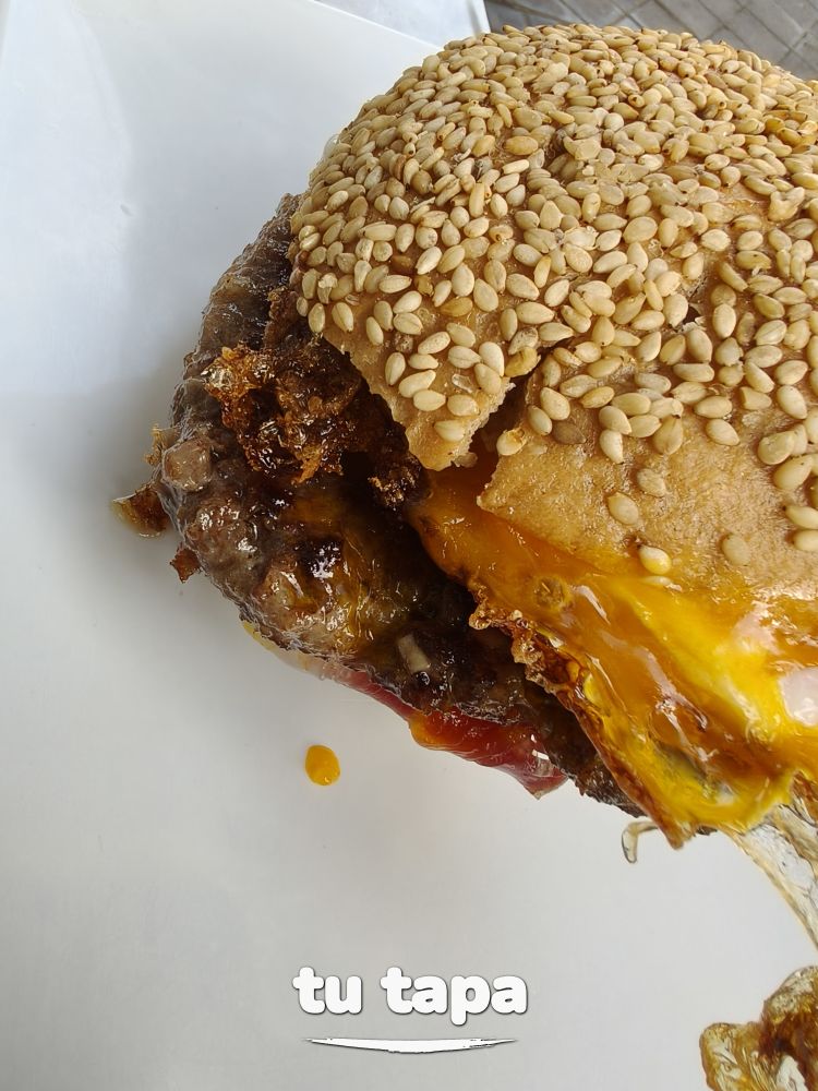 Hamburguesa de jamón y huevo en Bar La Caña de Gonzalo